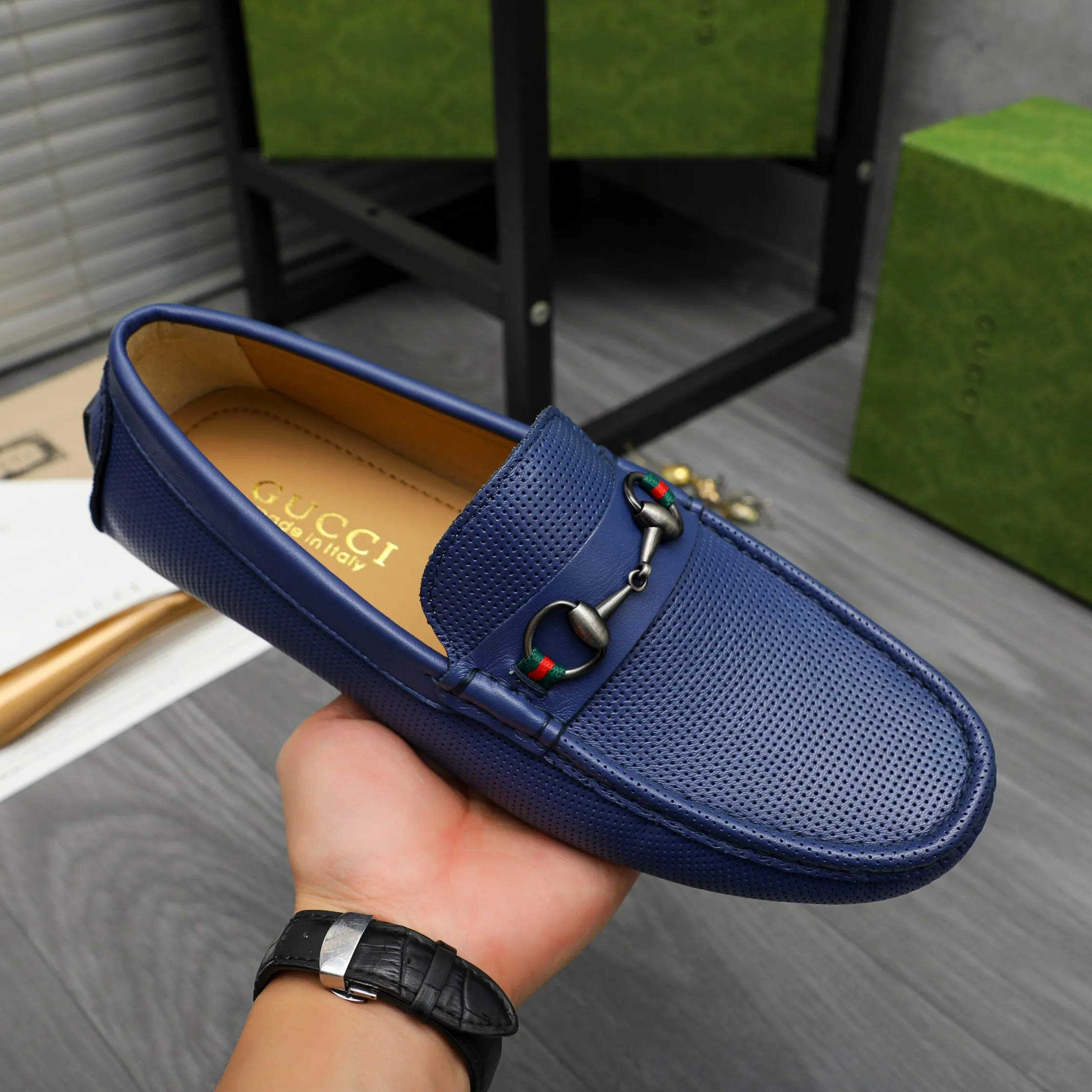 Men's shoes 💰p420 Product trademark: GUCCI (Gucci) casual slip-on men's shoes Regular size: 38-44 Product materials: Selected hollow cowhide upper, sheepskin lining, rubber outsole